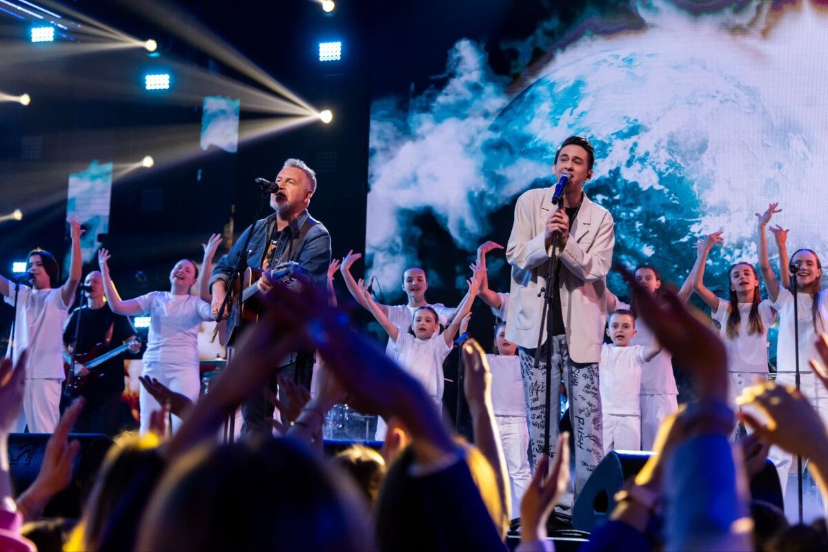 Леонид Агутин и Семён Полищук на сцене Новой Фабрики звёзд.