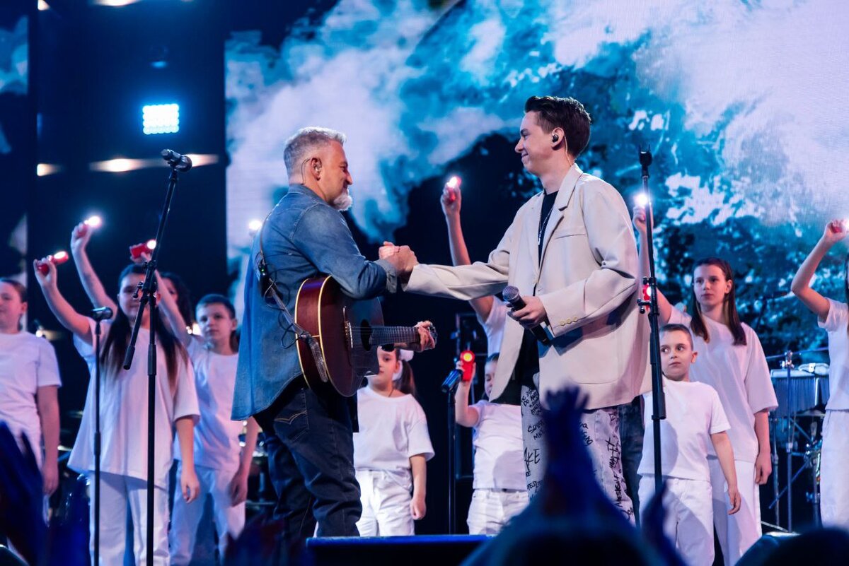 Леонид Агутин и Семён Полищук на сцене Новой Фабрики звёзд.