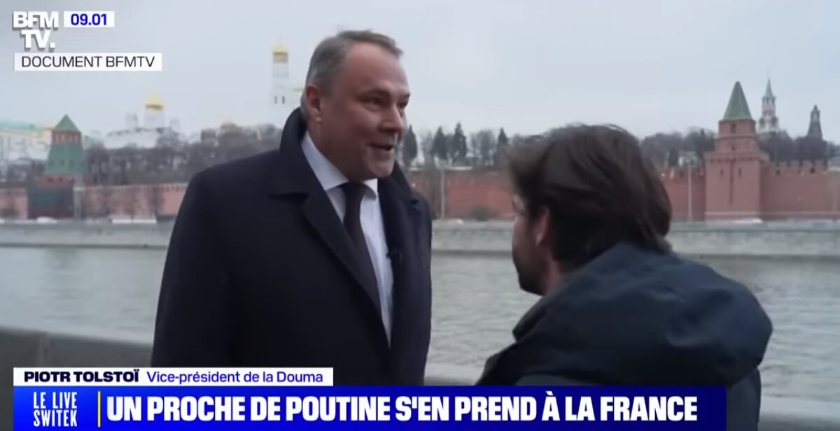 Интервью проводили в Москве на фоне Кремля. Фото: скриншот видео BFMTV.