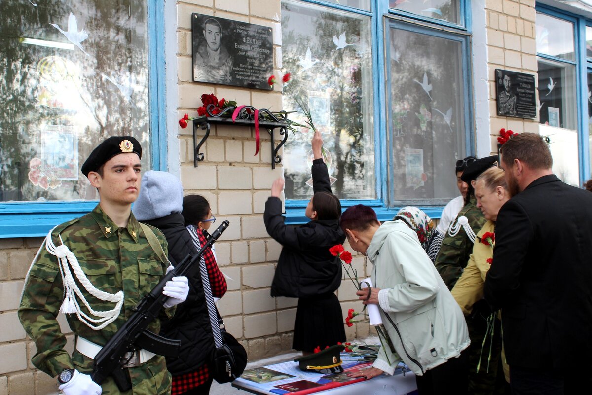   В Адамовском районе увековечили память о бойцах СВО Куандыке Туйбаеве и Евгении Феклине Кристина Просвиркина