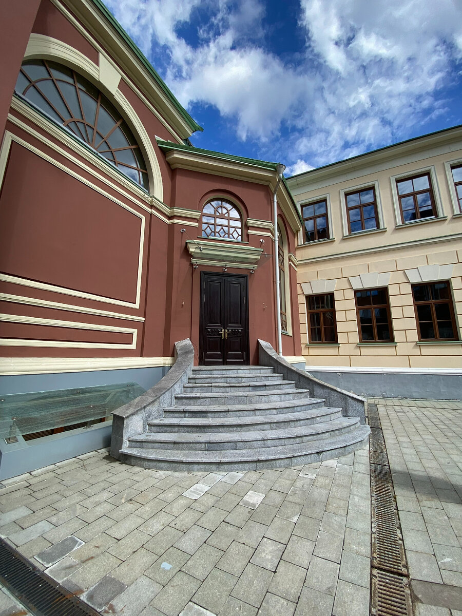 Фото автора канала. Галерея Жиро.