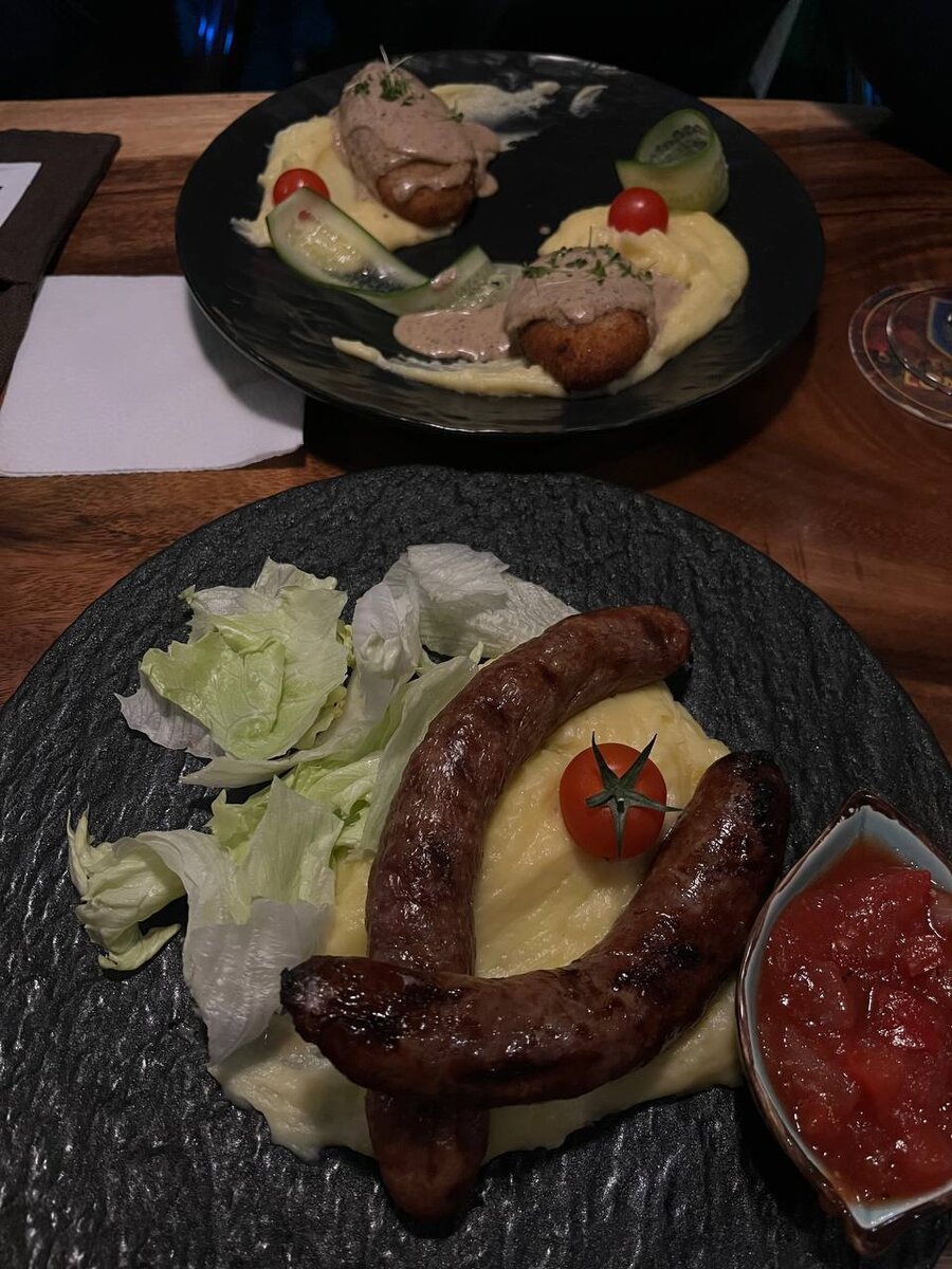 Лондон Паб. Котеты из судака и колбаски "Лондон"