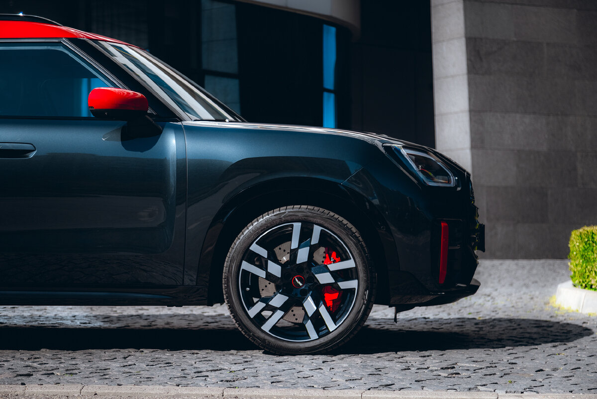 MINI Countryman 2024. Листайте галерею.