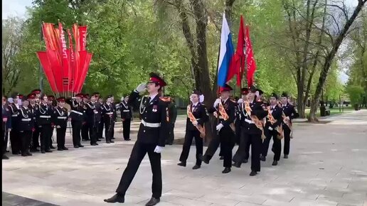 Торжественная линейка, посвящённая Дню Победы