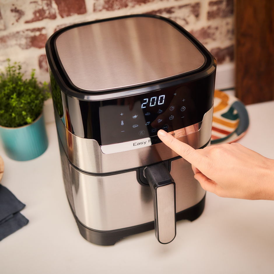 Просто выберите программу — всю остальную работу возьмет на себя Tefal Easy Fry.