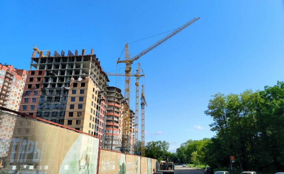    Строящееся здание в Ростове. Фото: Maksim Konstantinov/Global Look Press.