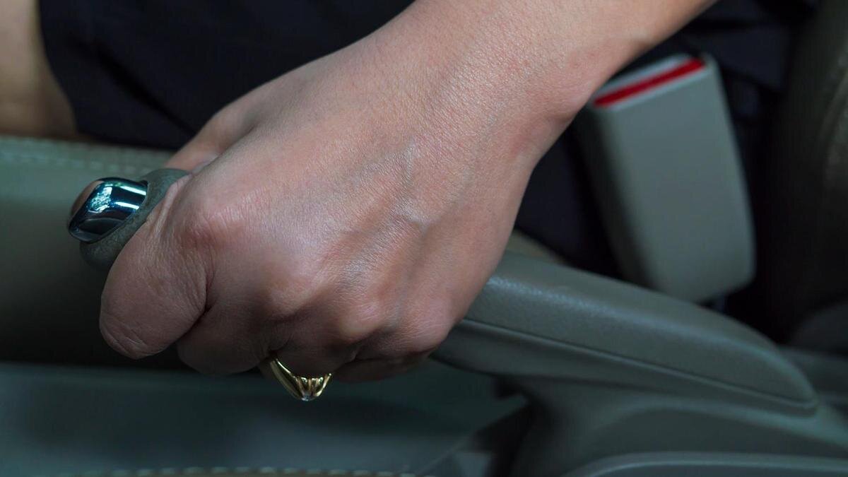    Ручной тормоз:Freepik