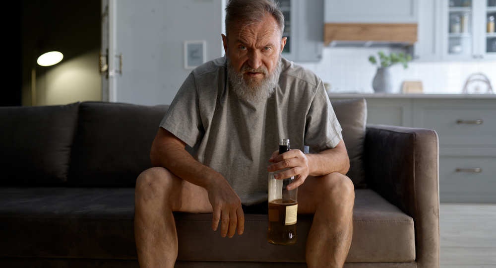 Что делать, если алкоголик не хочет лечиться? Помощь и советы