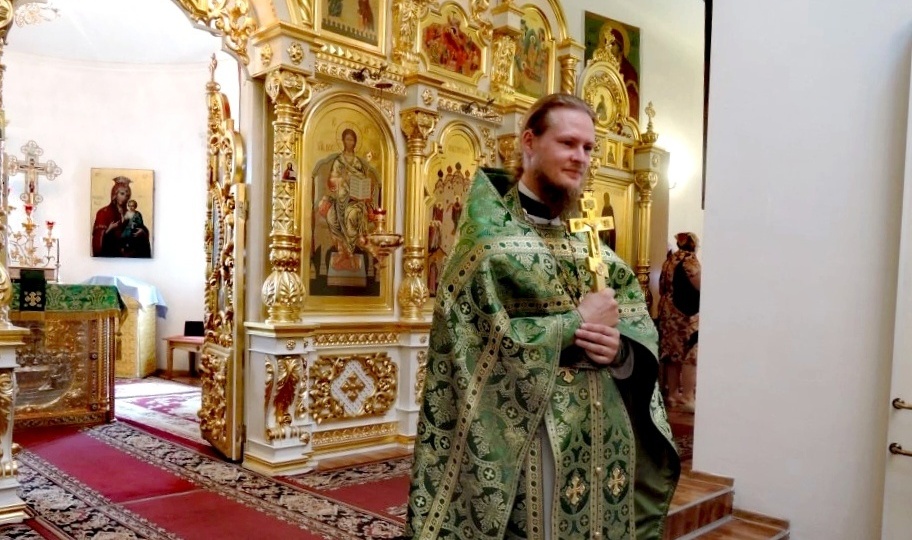 Радоница: нужно ли оставлять на могилках еду и поминать алкоголем? Объясняют священники