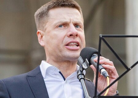    Депутат Гончаренко призвал Зеленского попросить западных хозяев ввести войска на Украину