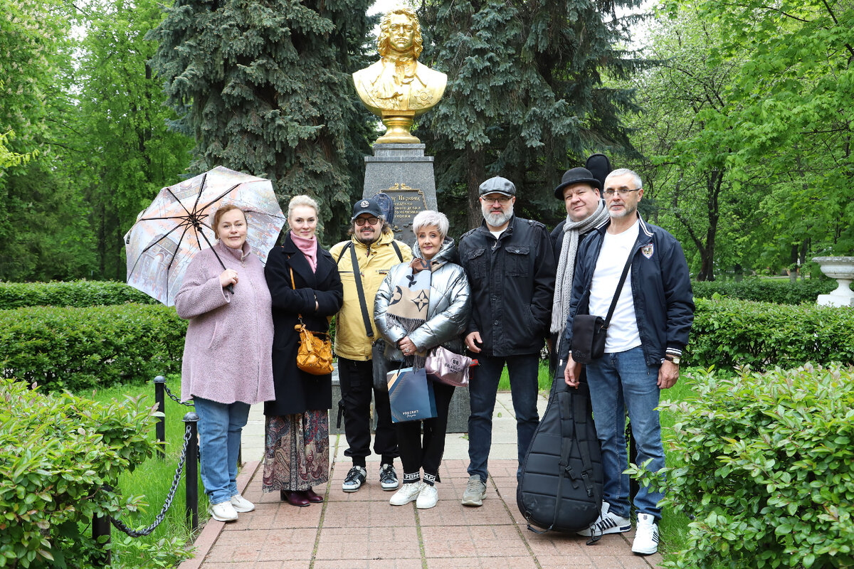 В завершающий день майских праздников 12 мая руководитель благотворительного фонда «Подвиг и память» Святослав Бекман для наших воинов, сражавшихся и получивших ранение на Донбассе, а в данный момент