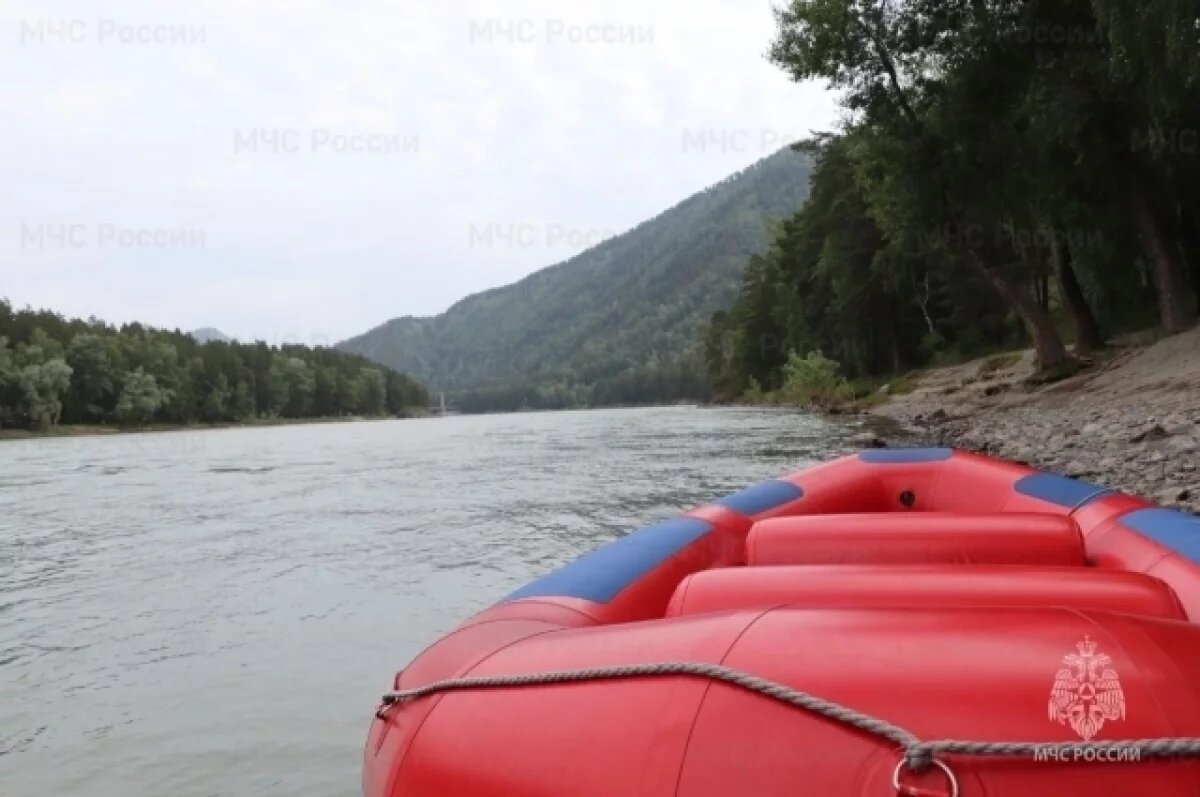    На Алтае перевернулся рафт с туристами