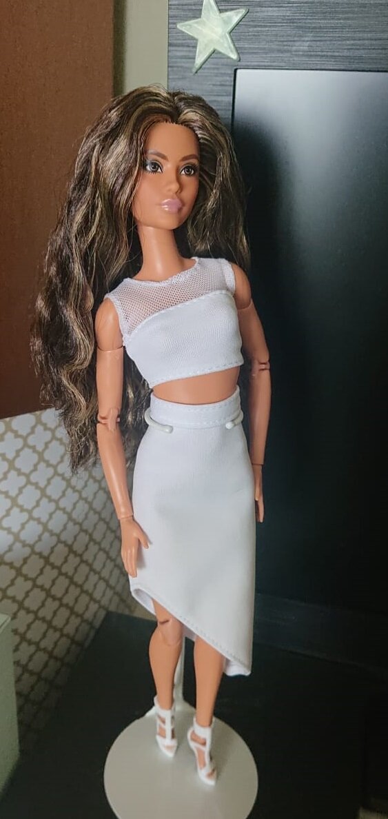 Звезда на фоне телевизора😅