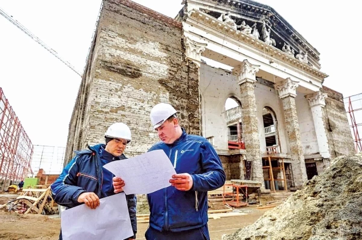    Петербургских работников транспорта наградили за восстановление Мариуполя