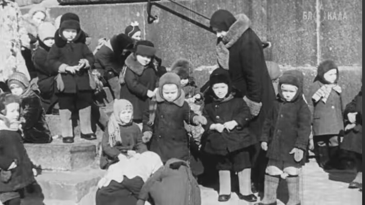 Кадры хроники из фильма «Блокада. Всегда со мной».