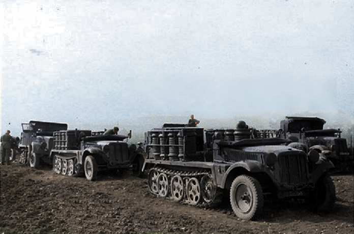 Sd.Kfz.10/2 и Sd.Kfz.11/2 на ранних этапах операции «Барбаросса» в 1941 году.