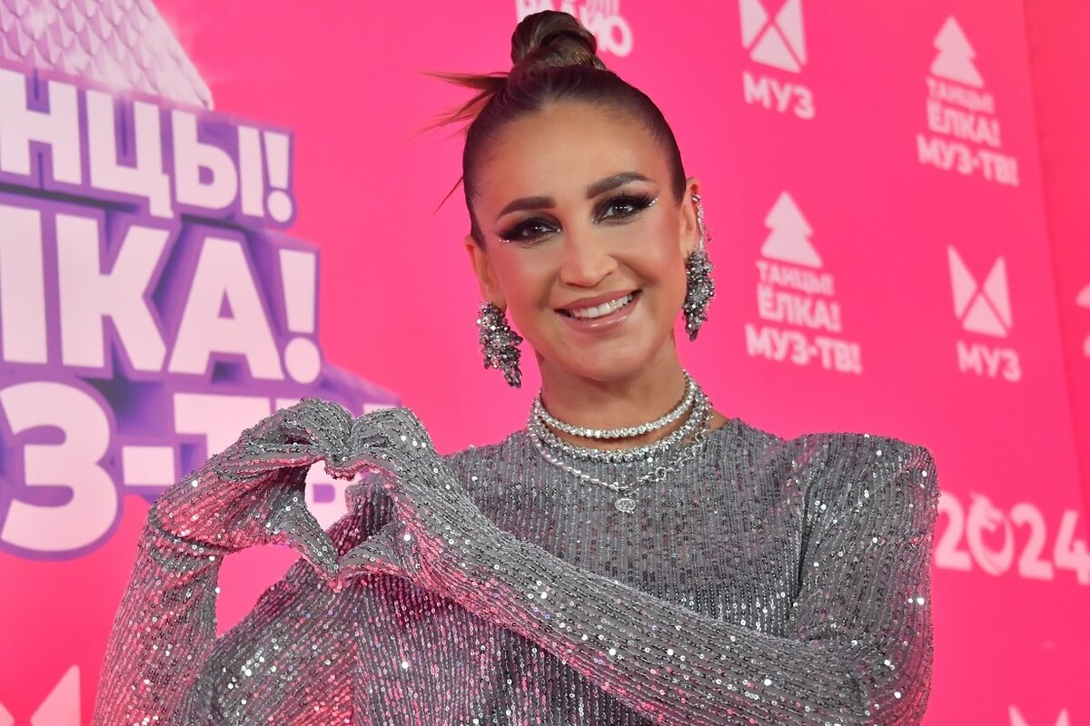 Ольга Бузова хотела купить букет сирени у бабушки, а она попросила пять тысяч рублей. Фото: globallookpress.com