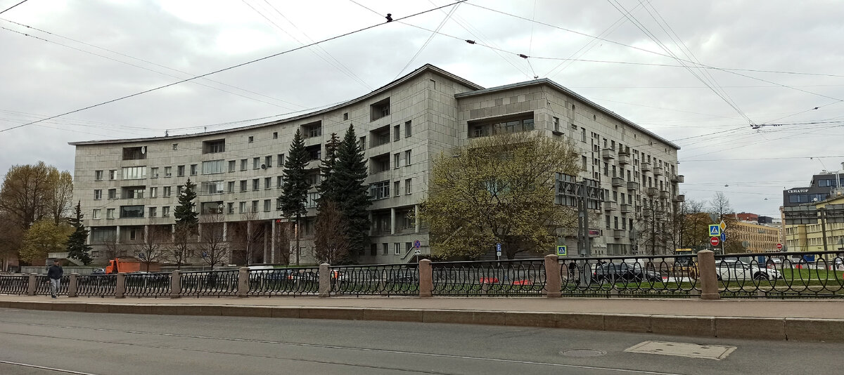 Жилом дом Ленсовета. Архитекторы Левинсон и Фомин. Годы постройки 1931-1934