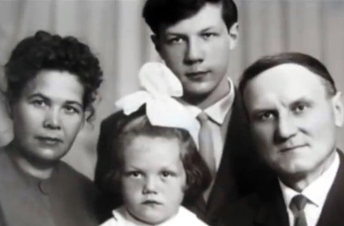 Семья Эвертов в полном составе. Фото из интернета.