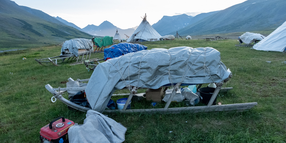 Оленеводы показали как они живут в глухой тундре вдали от цивилизации. Без дорог, магазинов и электричества