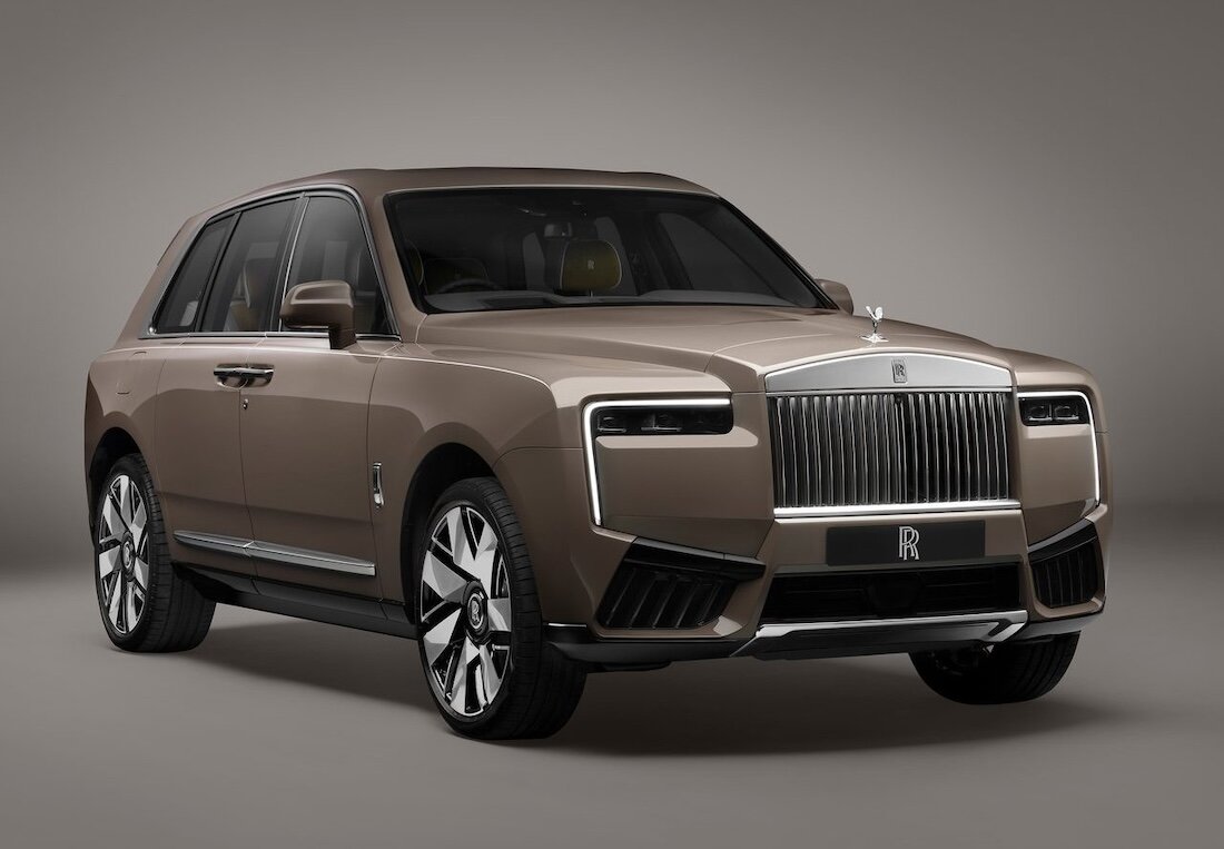 Представлен обновленный внедорожник Rolls-Royce Cullinan. У него прежний  мотор, но масса новаций | Автомобиль года в России | Дзен