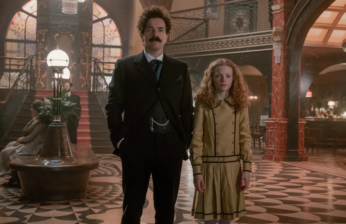 кадр из сериала "Джентельмен в Москве"