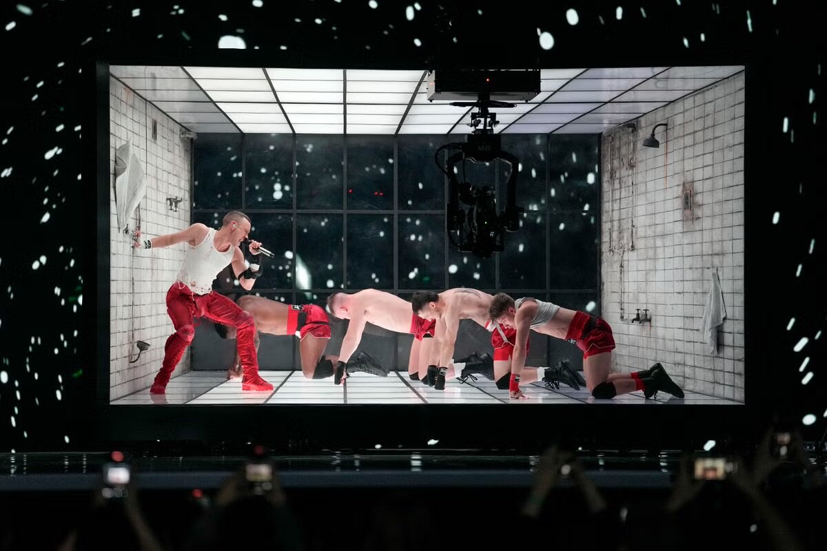 Британский певец Олли Александр на конкурсе «Евровидение». Скриншот из открытого источника. 