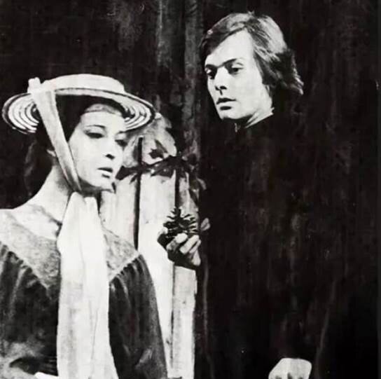 И.В.Печерникова и А.И.Харитонов в ролях Елены и Инсарова