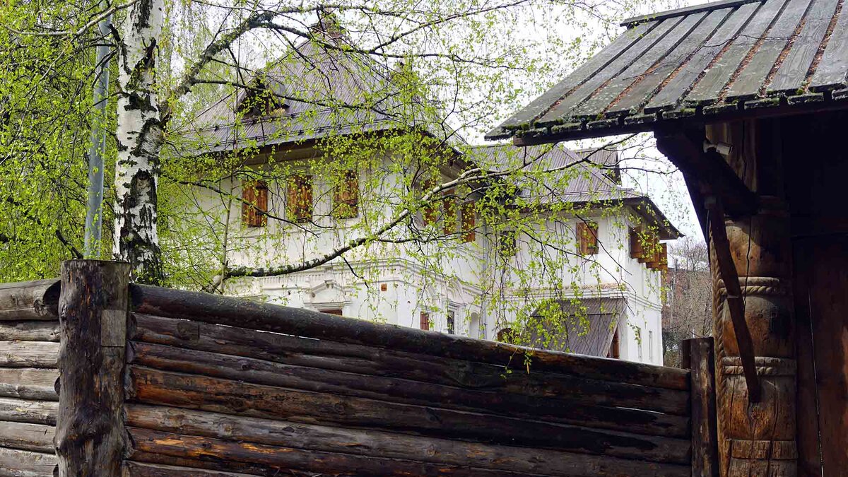 Дом купцов Ершовых. Сейчас внутри располагается музей, посвященный гороховецкому купечеству. Листайте галерею, чтобы увидеть другие средневековые каменные терема