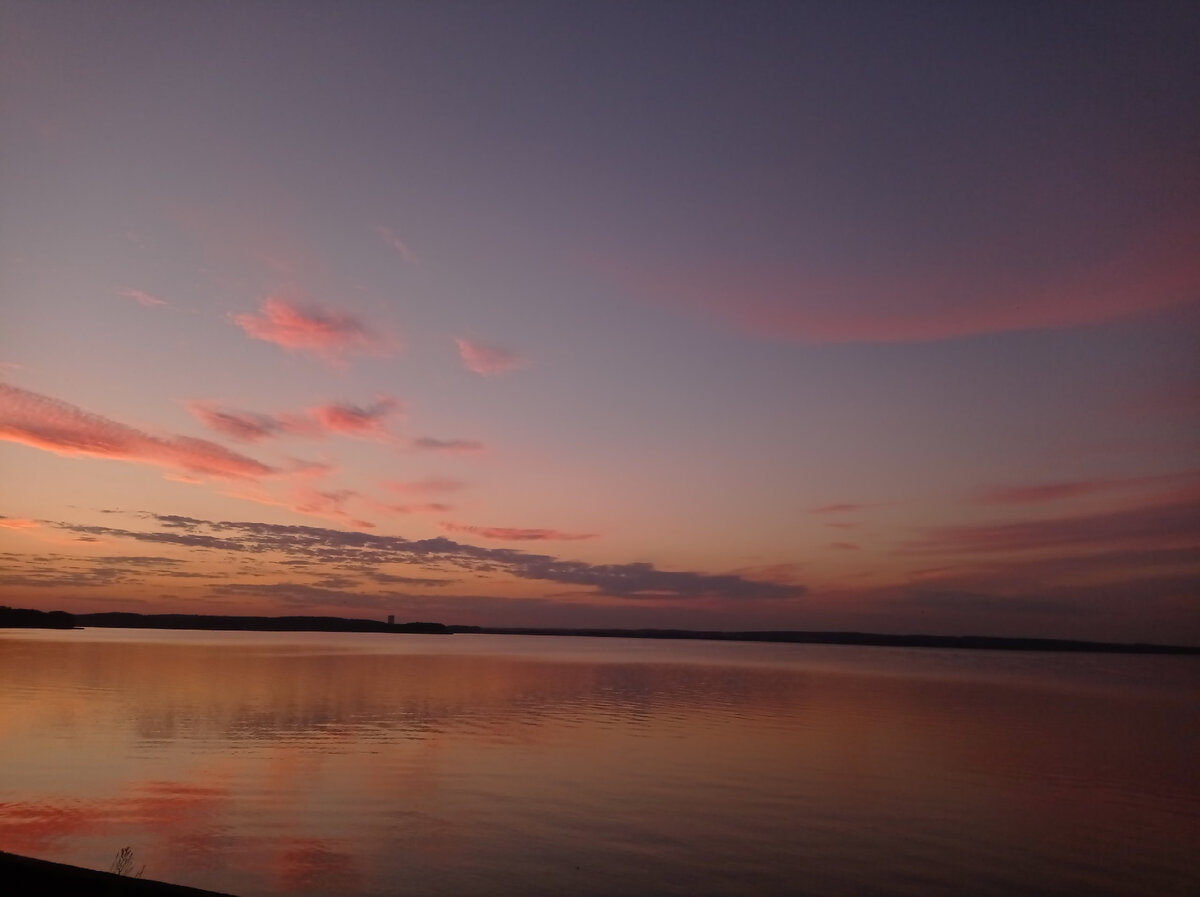 Беларусь. Закат на озере.