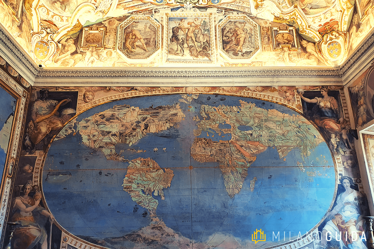 Южная Америка соединена с южным полюсом . Азия с Северной Америкой через Сибирь-Аляску . 