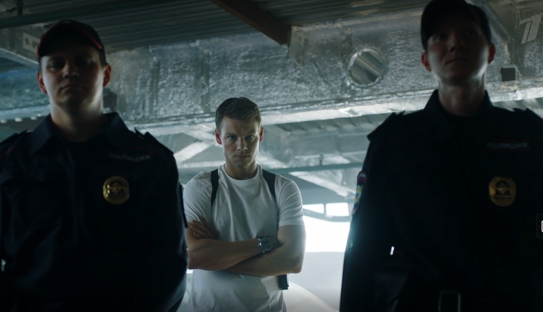 кадр из сериала "Такси под прикрытием"