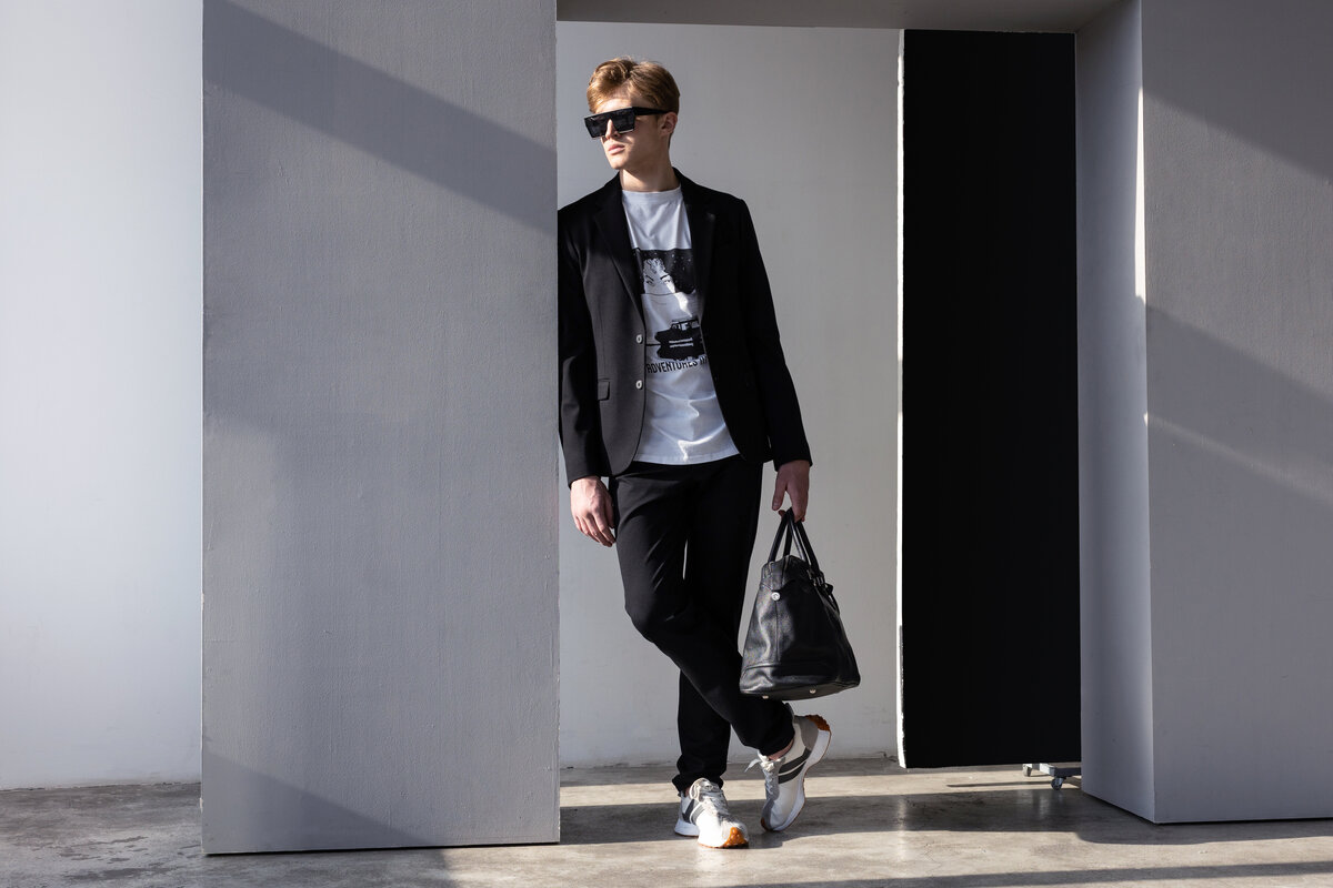 https://estet-men.ru/shop/kostyumy/1305-mod-315-kostyum-muzhskoj-chernyj-odnoton/