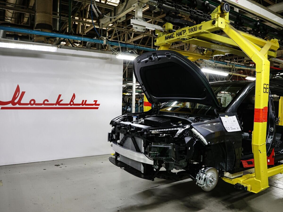    Мелкоузловая сборка кроссовера "Москвич 3" на линии завода "Москвич"© РИА Новости / Павел Львов