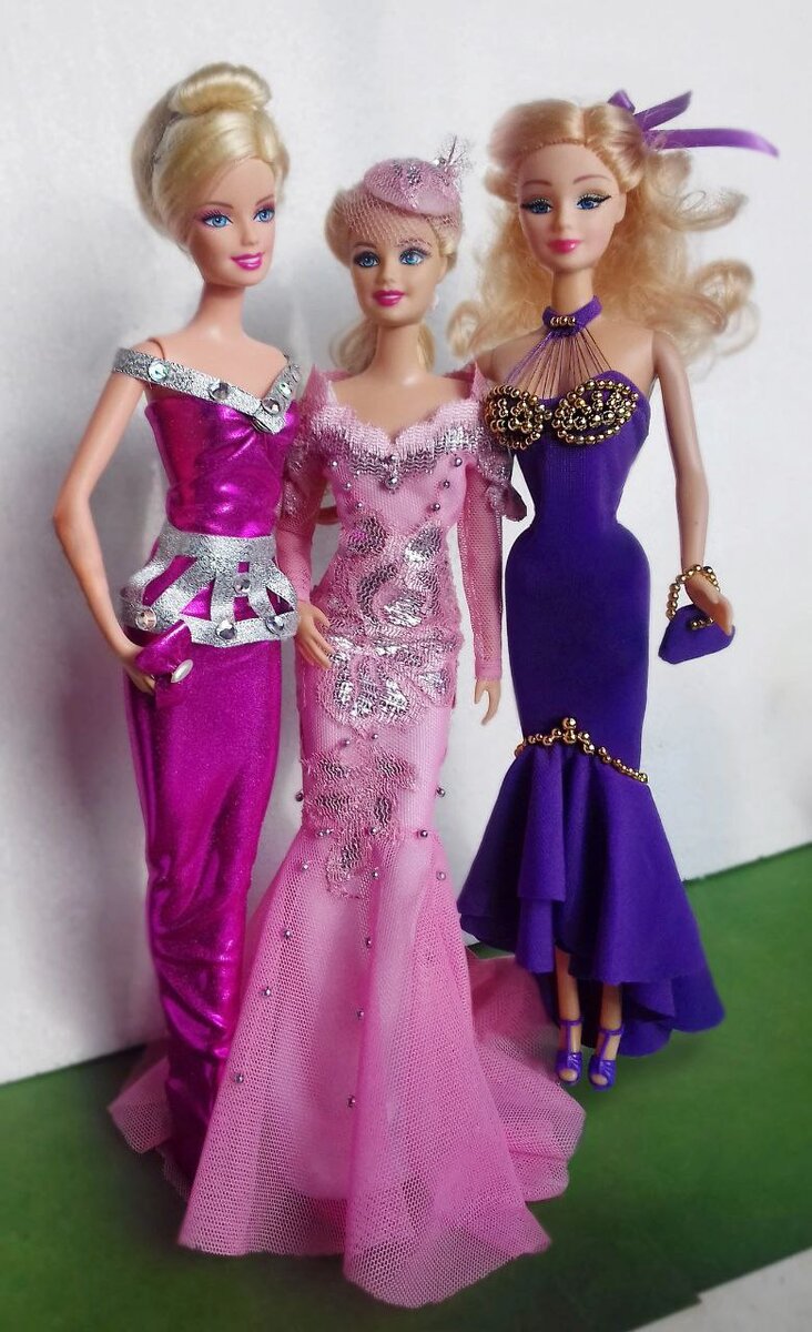 Платья для кукол Барби по одной выкройке. Варианты. Фото из интернета.