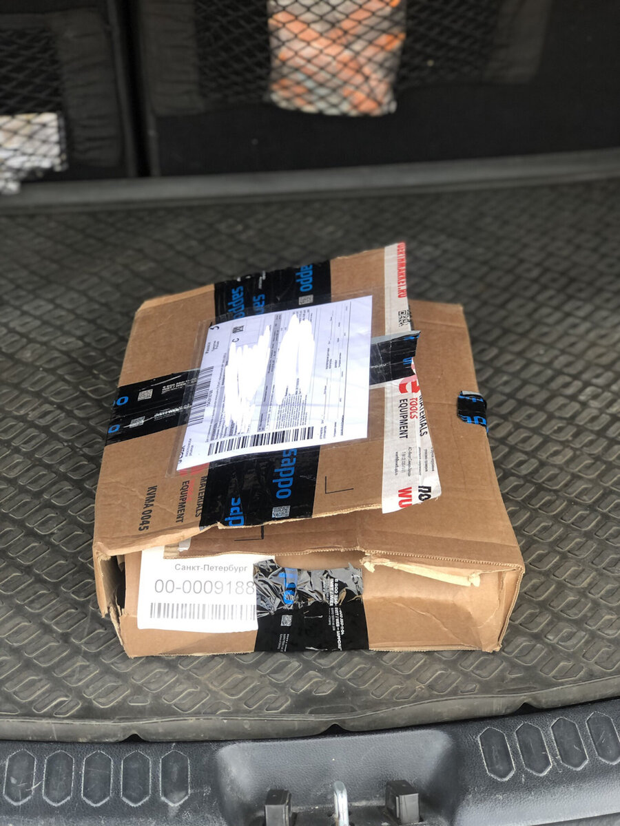 Запаковано в коробку и каждая бутылочка дополнительно была обмотана стрейч пленкой