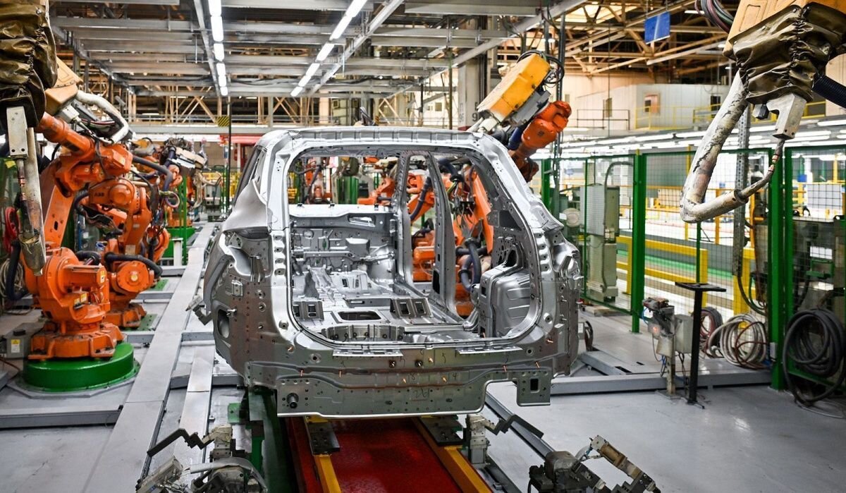     Сборка автомобиля "Москвич". Источник: mos.ru Автор фото: Пресс-служба Мэра и Правительства Москвы