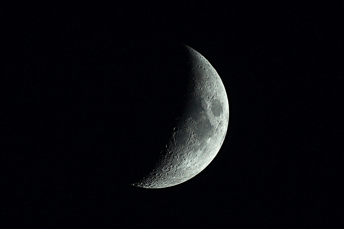 Луна вечером 13 мая 2024 года, фото автора 