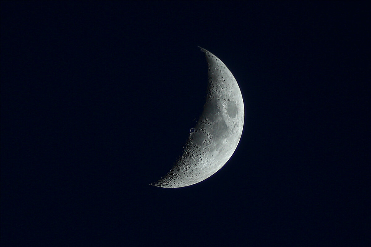 Луна вечером 13 мая 2024 года, фото автора