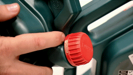 ВНИМАНИЕ! ОРИГИНАЛ! На крышке с трудом стирается надпись CASTROL. И если надпись сотрется, то останется черный контур (фото листай вправо) 