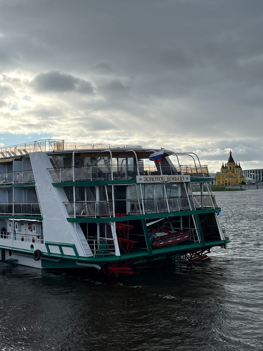 1. San Ant: теплоход «Золотое кольцо» в Нижнем Новгороде. Фото из личного архива. 