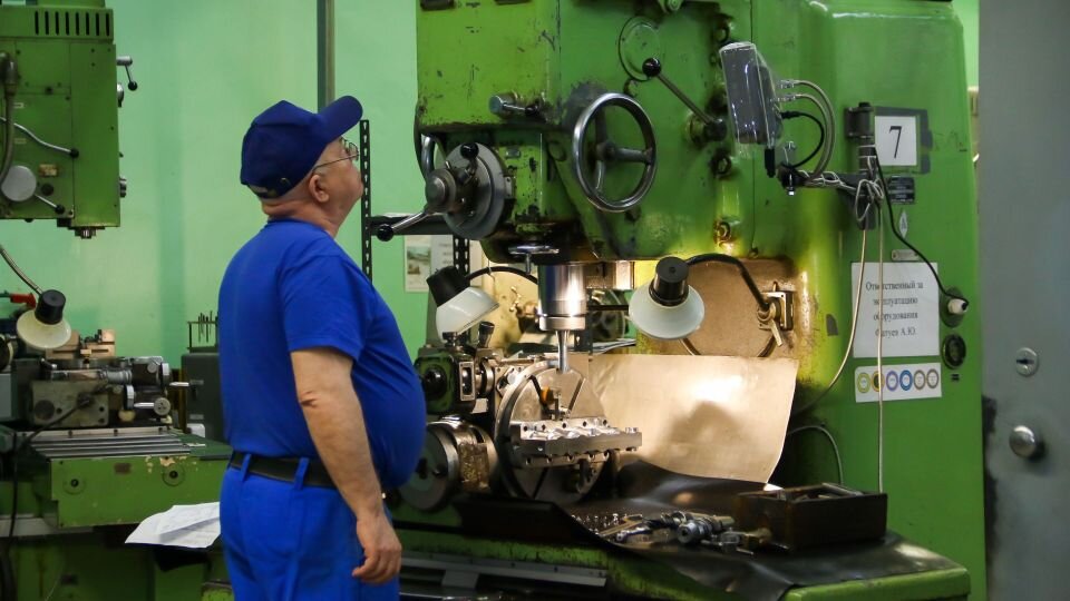    АЗПИ. Производство. Завод. Промышленность. Источник: Виталий Барабаш