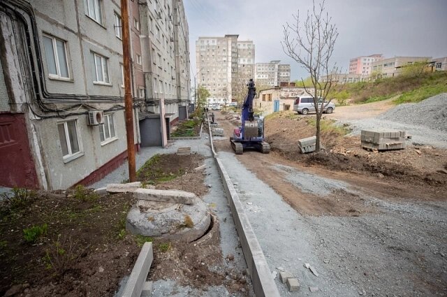    Всего обновят более 70 дворов. Фото: администрация Владивостока/ Алексей Корчагин