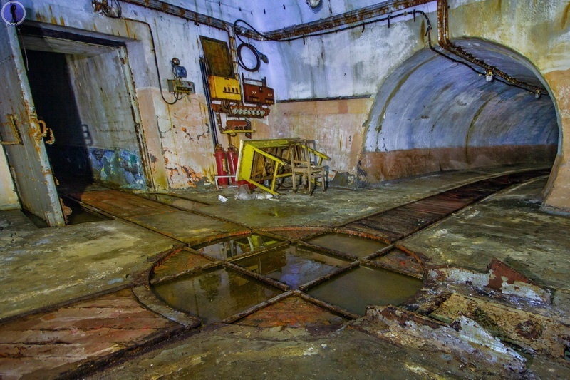 Здесь рельсы уходили в скалы. Заброшенная подземная торпедная база СССР 1940-х годов