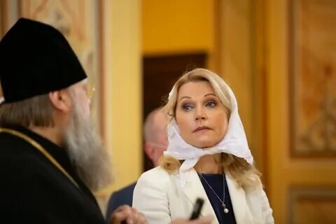 Голикова на пути к храму...