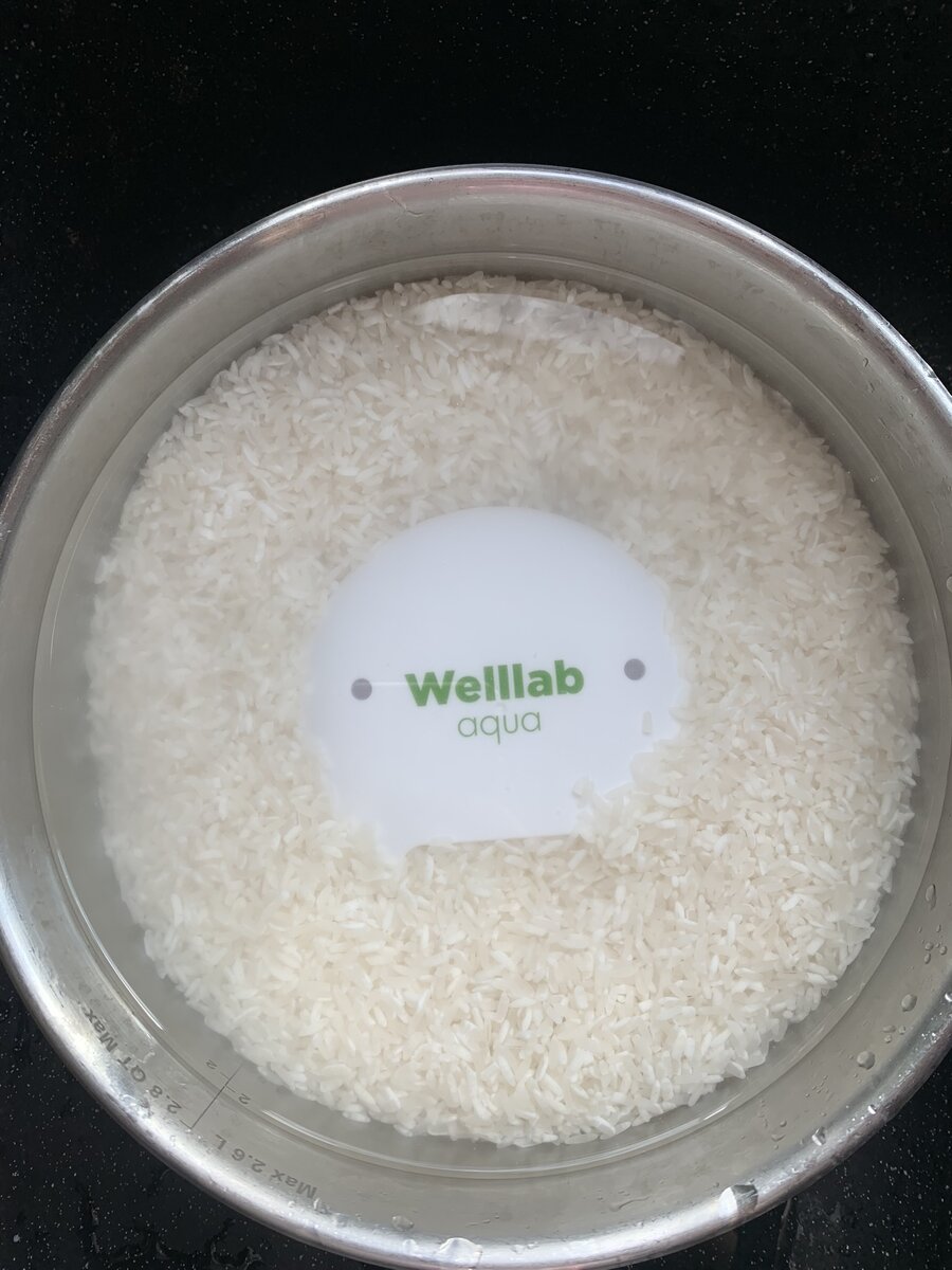 Рис нужно обязательно хорошо промыть, чтобы убрать лишний крахмал. Я использую ультразвуковой дезинфектор для продуктов.