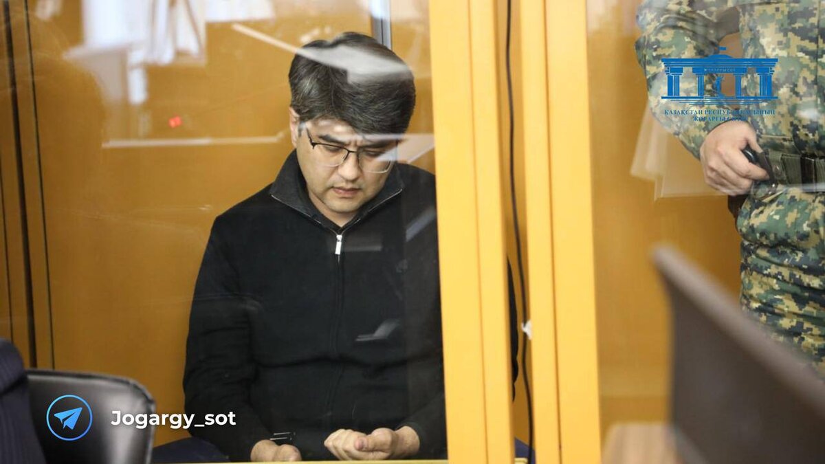 Куандык Бишимбаев в зале судебного заседания, 13 мая. Скрин/YouTube/Верховный суд Казахстана