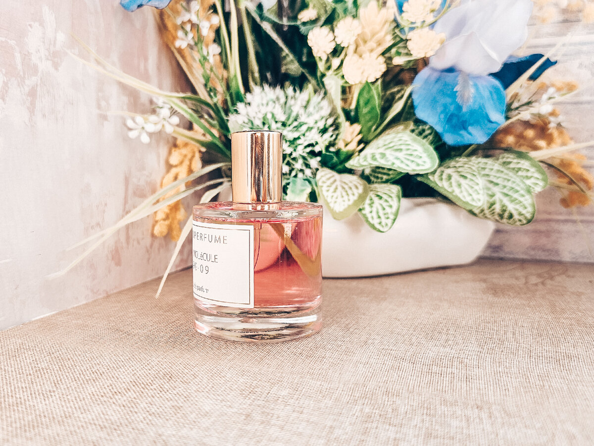 Современные, модные, легкие - идеальные парфюмы, чтобы надушиться в теплую погоду. Именно так я охарактеризовала бы практически все ароматы, что делает датский бренд Zarkoperfume.-2