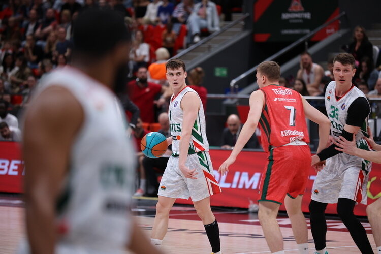    УНИКС обыграл «Локомотив» в четвертом матче ½ финала (85:68).   
Фото: unics.ru