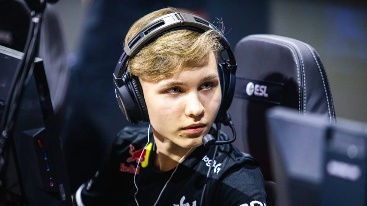     M0NESY апнул 3800 elo в 14 лет